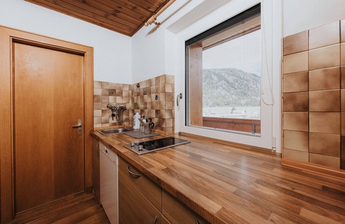 Casola Apartment | Apartment 'Unterhauserhof C' with Mountain View, Wi-Fi, Balcony & Garden