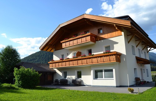 Casola Apartment | Apartment 'Unterhauserhof C' with Mountain View, Wi-Fi, Balcony & Garden