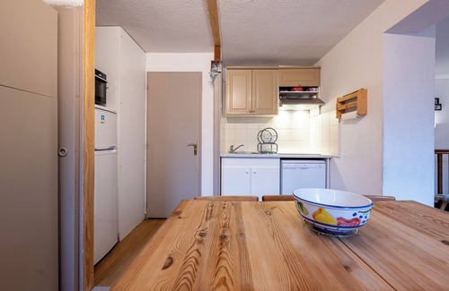 Les Granges Apartment | Apartment 'Valloire' with Mountain View, Private Terrace and Wi-Fi