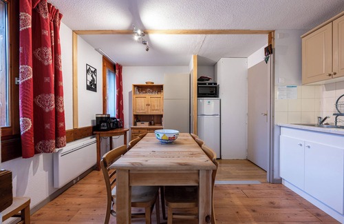 Les Granges Apartment | Apartment 'Valloire' with Mountain View, Private Terrace and Wi-Fi