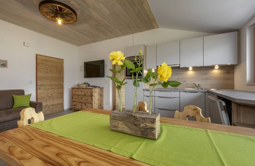 Sluderno Apartment | Apartment 'Vernalhof Apt Panorama' with Mountain View, Shared Terrace and Wi-Fi