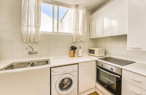 Coves Noves Apartment | Apartment 'Villa Orchidée - Coves Noves' with Sea View, Wi-Fi and Air Conditioning and terrace