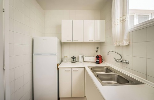 Coves Noves Apartment | Apartment 'Villa Orchidée - Coves Noves' with Sea View, Wi-Fi and Air Conditioning and terrace