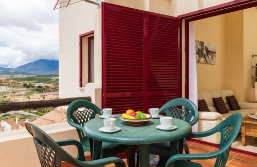 Bahia de Casares Apartment | Apartment Vista Bahía in Estepona - 4 persons, 2 bedrooms