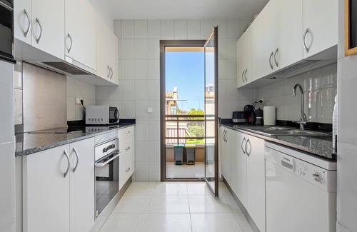 Clara Apartment | Apartment 'Vistas Al Mar' with Sea View, Shared Pool and Air Conditioning