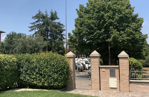 Sasso Marconi House | Apartment with garden