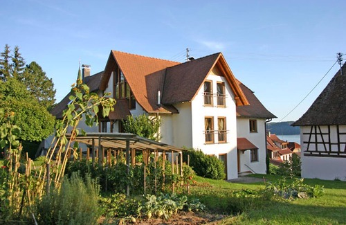 Sipplingen Apartment | Apartment 'Widenhorn' with Lake View, Shared Garden and Wi-Fi