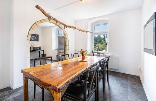 Osmarsleben Apartment | Apartment 'Wipperblick' with Private Garden and Wi-Fi