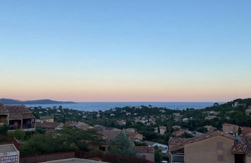 Cavalaire-sur-Mer Condo | Apartment with 180° sea view and 12 m2 terrace