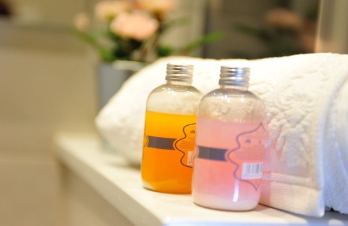 Trastevere Apartment | Apartment with 18th-century beams and arches in the most photographed alley in Trastevere