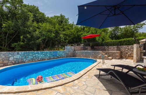 Dobrinj Apartment | Apartment With A Private Swimming Pool, Garden & BBQ