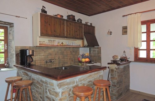 Megalos Prinos Apartment | Apartment with Amazing Mountain Views in a Traditional Thassian Estate !