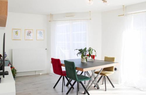 Bagnolet Apartment | Apartment with balcony at the gates of Paris