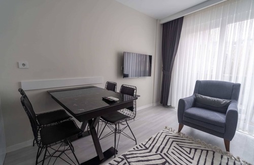 Antalya City Centre Apartment | Apartment with Balcony Close to Beach in Muratpasa