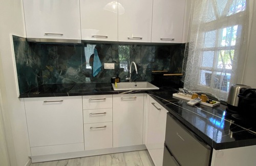 Nea Potidaia Apartment | Apartment with design, right on the beach