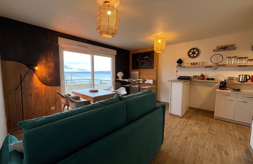 Publier Apartment | Apartment with pool and parking in Évian-les-Bains