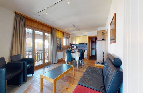 Nendaz Apartment | Apartment with front balcony
