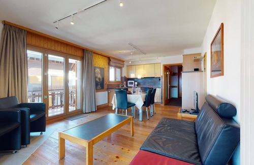 Nendaz Apartment | Apartment with front balcony
