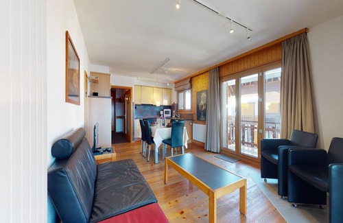 Nendaz Apartment | Apartment with front balcony