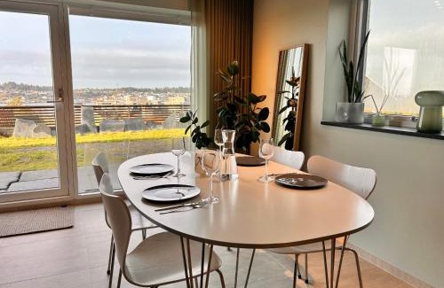 Haugesund Apartment | Apartment with garden and sea view