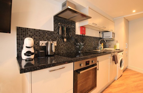 Yeovil Apartment | Apartment with Garden View at Streamside Apartment