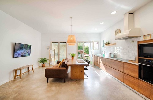 Figueres Apartment | Apartment with heated pool and garden.