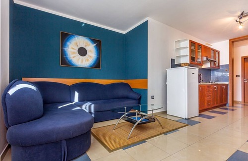 Valtura Apartment | Apartment with large pool, table tennis and table football