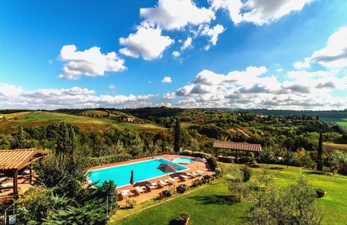 Sughera Apartment | Apartment with pool, A/C, WIFI, TV, veranda, pets allowed, panoramic view, close to San Gimignano