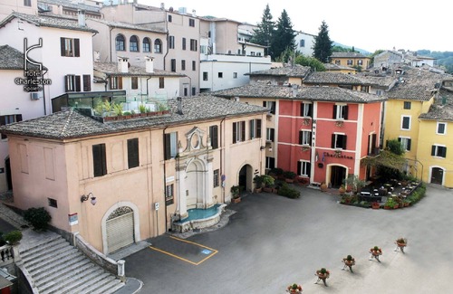 Spoleto Apartment | Apartment with private garden and shared swimming pool 1 km from the center