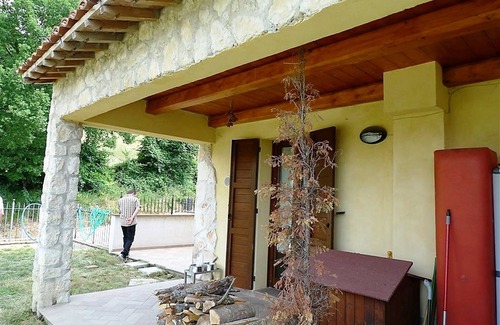 Spoleto Apartment | Apartment with private garden and shared swimming pool 1 km from the center