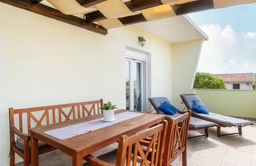 Pirovac Apartment | Apartment with sea view near the main city beach