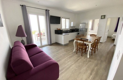 Pietrosella Apartment | Apartment with superb sea view 200m from the beach and 10m from Porticcio