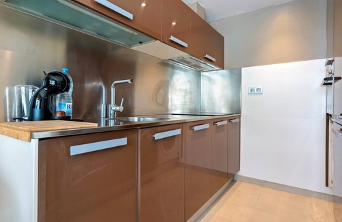 Torredembarra Apartment | Apartment with terrace facing beach and near train