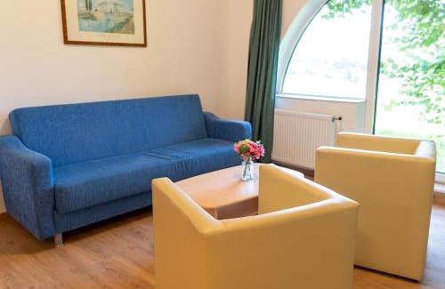 Strobl Apartment | Apartment Wohnung Garten 2 Seeblick by Interhome
