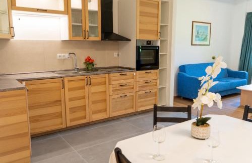 Strobl Apartment | Apartment Wohnung Garten 2 Seeblick by Interhome