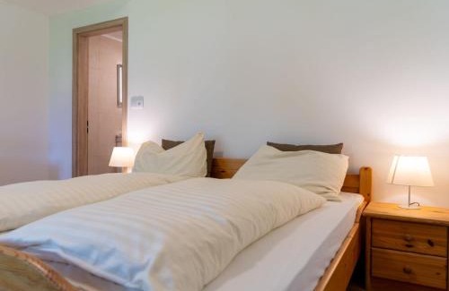 Strobl Apartment | Apartment Wohnung Garten 2 Seeblick by Interhome