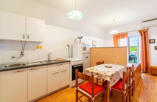 Krvavica Apartment | Apartment Zdenko, (11037), Baška Voda, hr