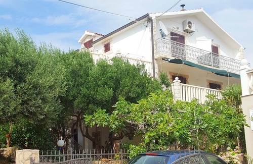 Sucuraj Apartment | Apartments and rooms Mira, (15574), Sućuraj, Croatia