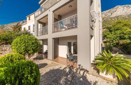 Brist Apartment | Apartments by the sea Brist, Makarska - 11078