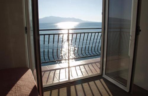 Brist Apartment | Apartments by the sea Brist, Makarska - 15465