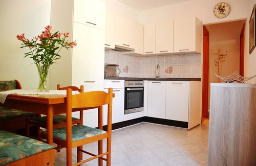 Pucisca Apartment | Apartments Tonka (42251-A3) - Pucisca - island Brac