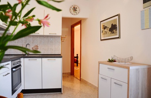 Pucisca Apartment | Apartments Tonka (42251-A3) - Pucisca - island Brac