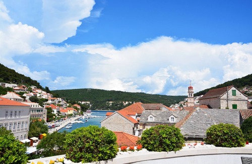 Pucisca Apartment | Apartments Tonka (42251-A3) - Pucisca - island Brac