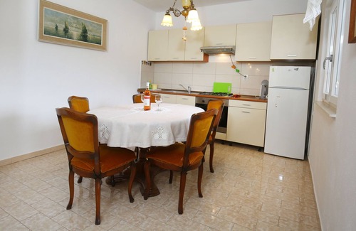 Splitska Apartment | Apartments Boro (33301-A1) - Splitska - island Brac