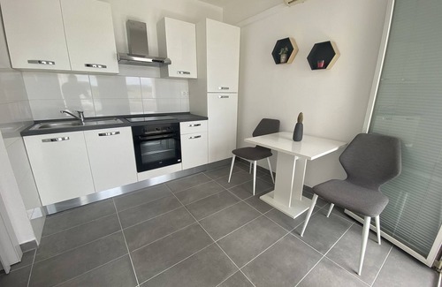 Turanj Apartment | Apartments Roko - One bedroom apartment with balcony and sea view (A2)