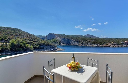 Pokrivenik Apartment | Apartments Igor (44141-A5) - Gdinj - island Hvar