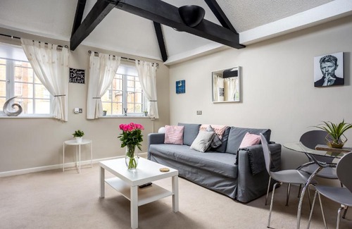 Cheltenham Apartment | Apartments in Cheltenham, United Kingdom