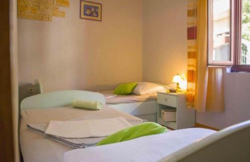 Milna Apartment | Apartments Jukica - Three Bedroom Apartment With Sea View