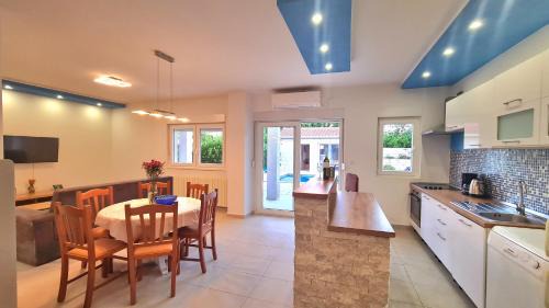 Mejasi Apartment | Apartments Maestral