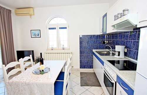 Supetar Apartment | Apartments Mara, (12239), Supetar, hr